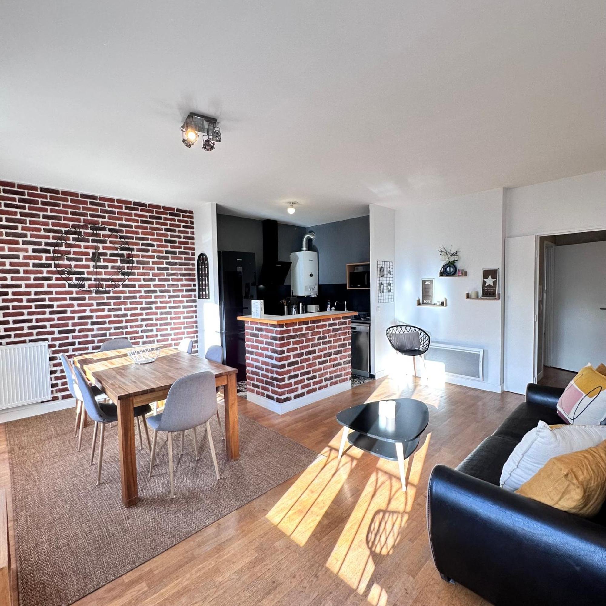Cosy Carre Elysee Apartment *